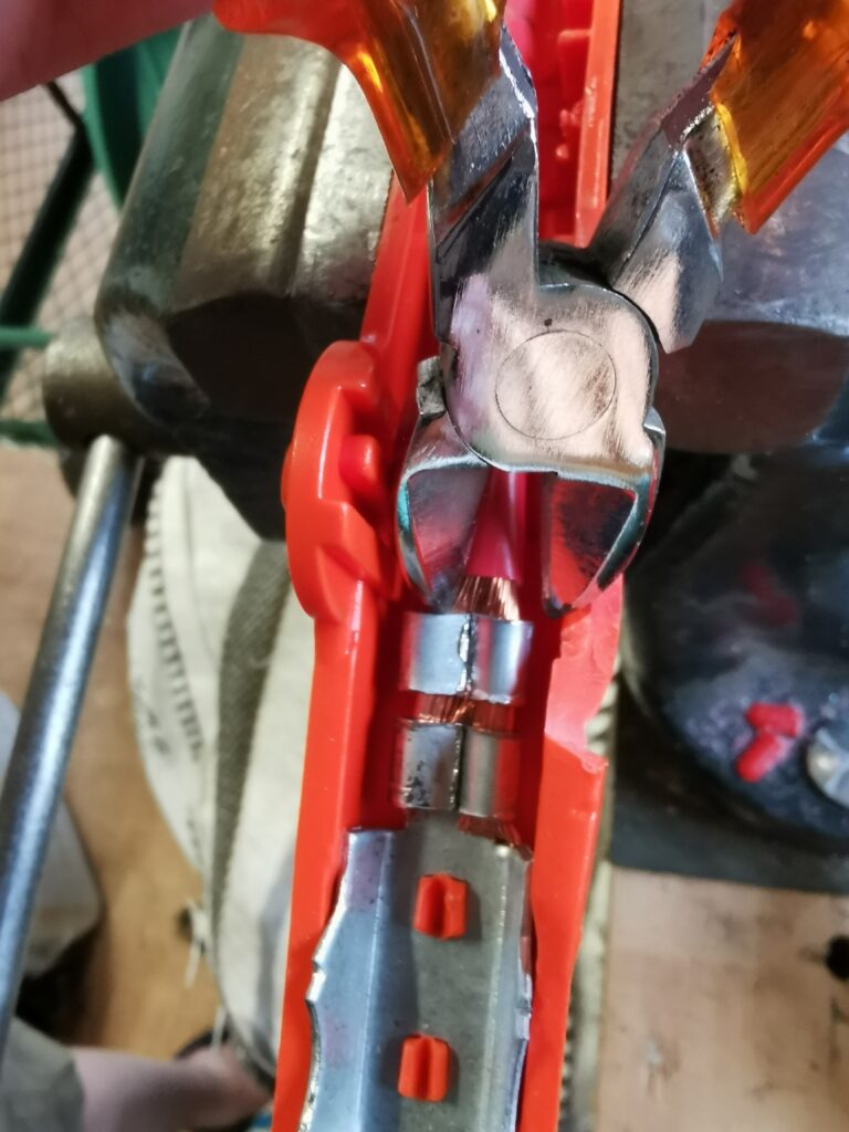 Photo of Cutting Wire on Broken Jump Lead Clip